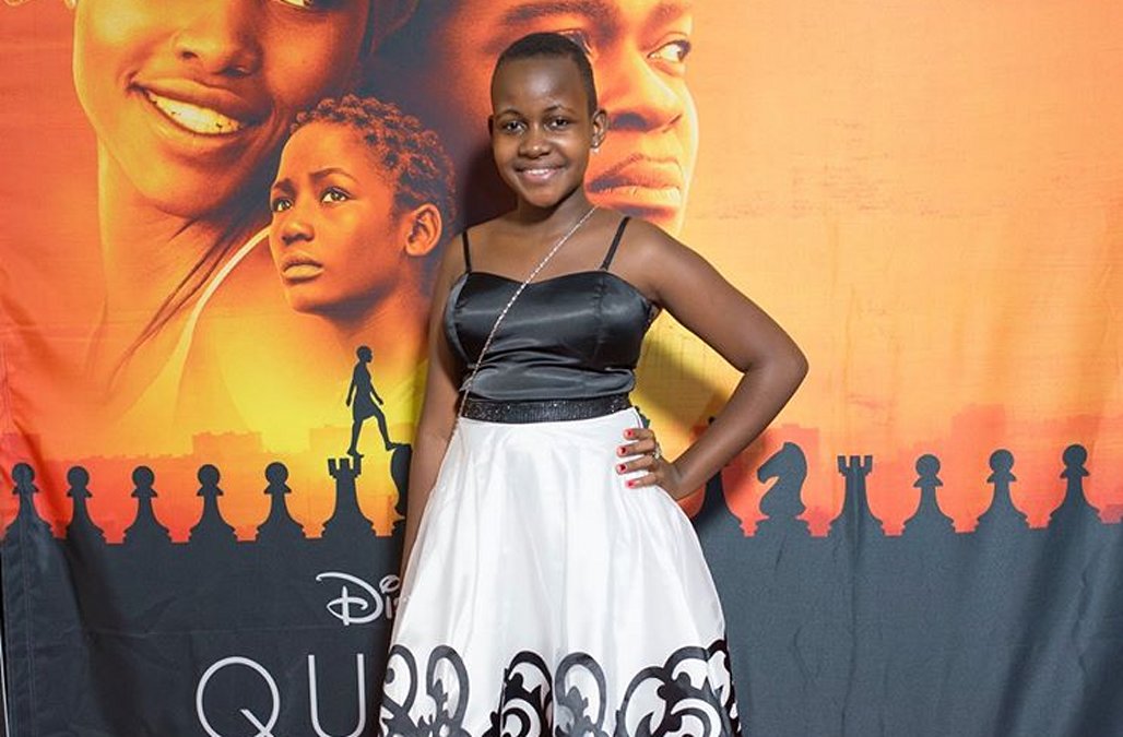 ZAP Cinemas - Este é o cenário de Rainha de Katwe, o filme da Disney que  conta a história real da campeã de Xadrez africana Phiona Mutesi. Longe da  escola para ajudar